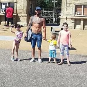 Meet your Posher, Casey